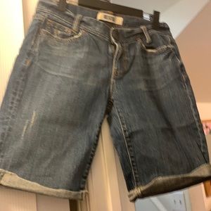 Low rise cut off jeans